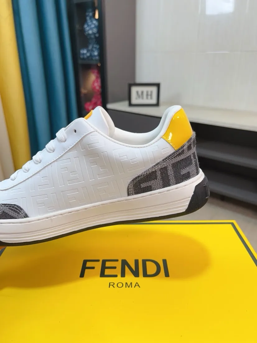 Men's Men's Shoes💰420🌹🌹[fendi] Fendi's classic and comfortable men's, this complex sneaker is made of soft calfskin➕genuine leather lining➕original ultra-light rubber material with rough outsole. This unique and light style is suitable for the casual and refined sensibility of this season. It is comfortable and natural on the feet. It is an everyday style for casual travel in autumn and winter! 38/44